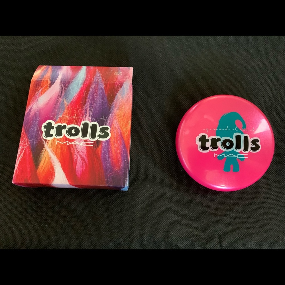 MAC NEW Trolls “Play It Proper” Beauty Powder